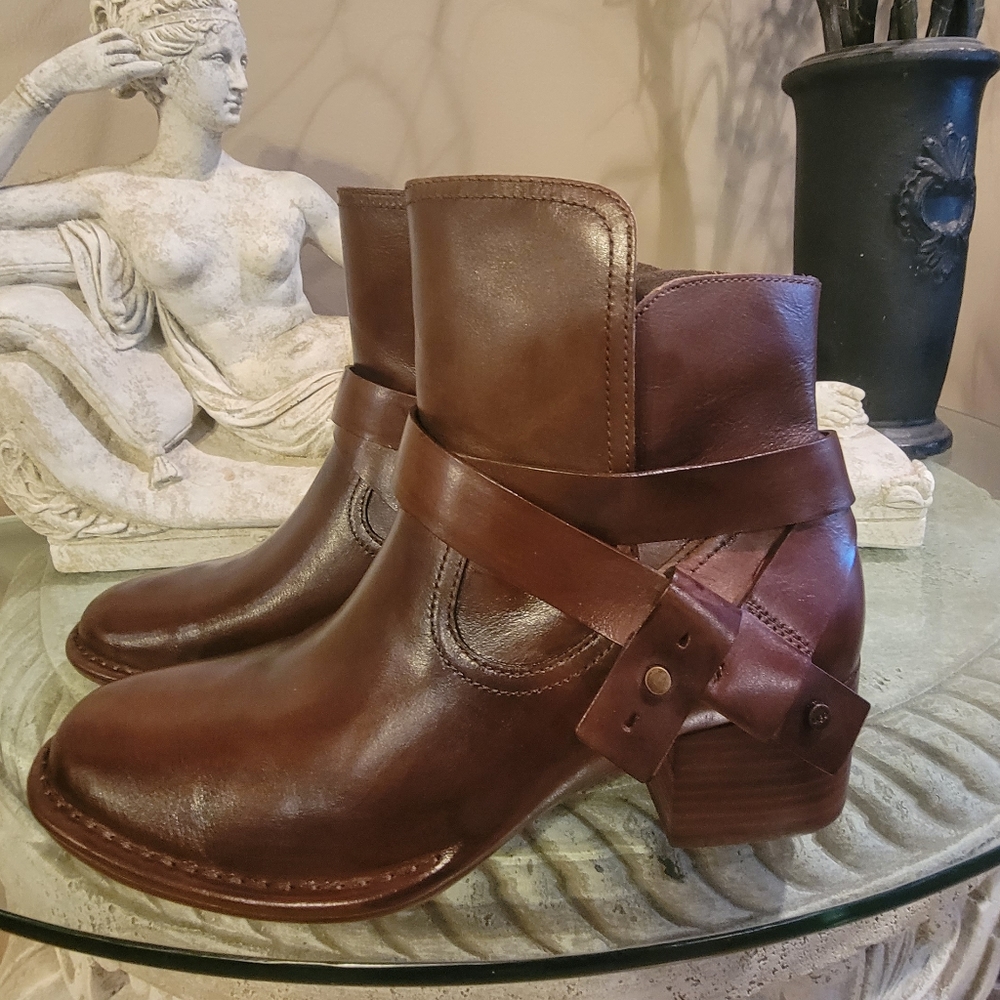 Ugg Elysium Leather Boot in Brown 9.5 #443 - Picture 15 of 17